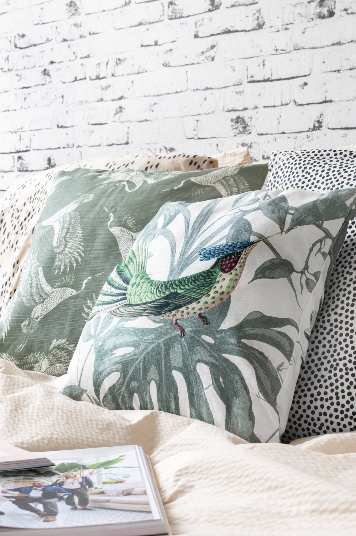 Kussen vogel styling prints in de slaapkamer - Tanja van Hoogdalem