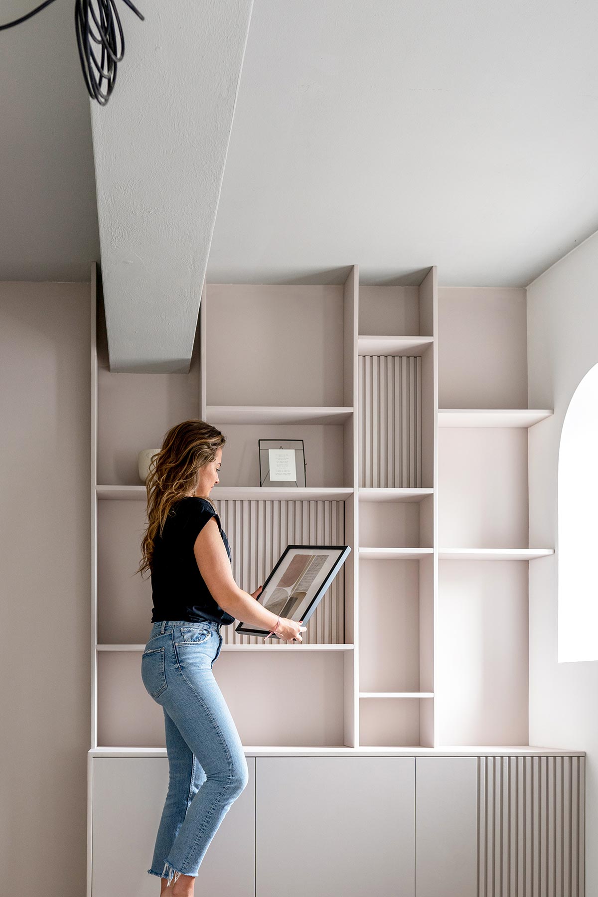 Een wandkast op maat in de slaapkamer - van Hoogdalem