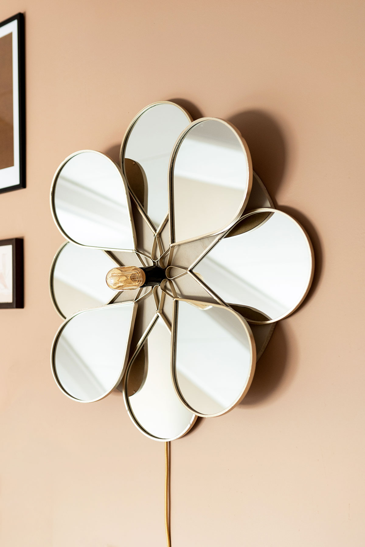 DIY wandlamp bloem spiegel - Tanja van Hoogdalem