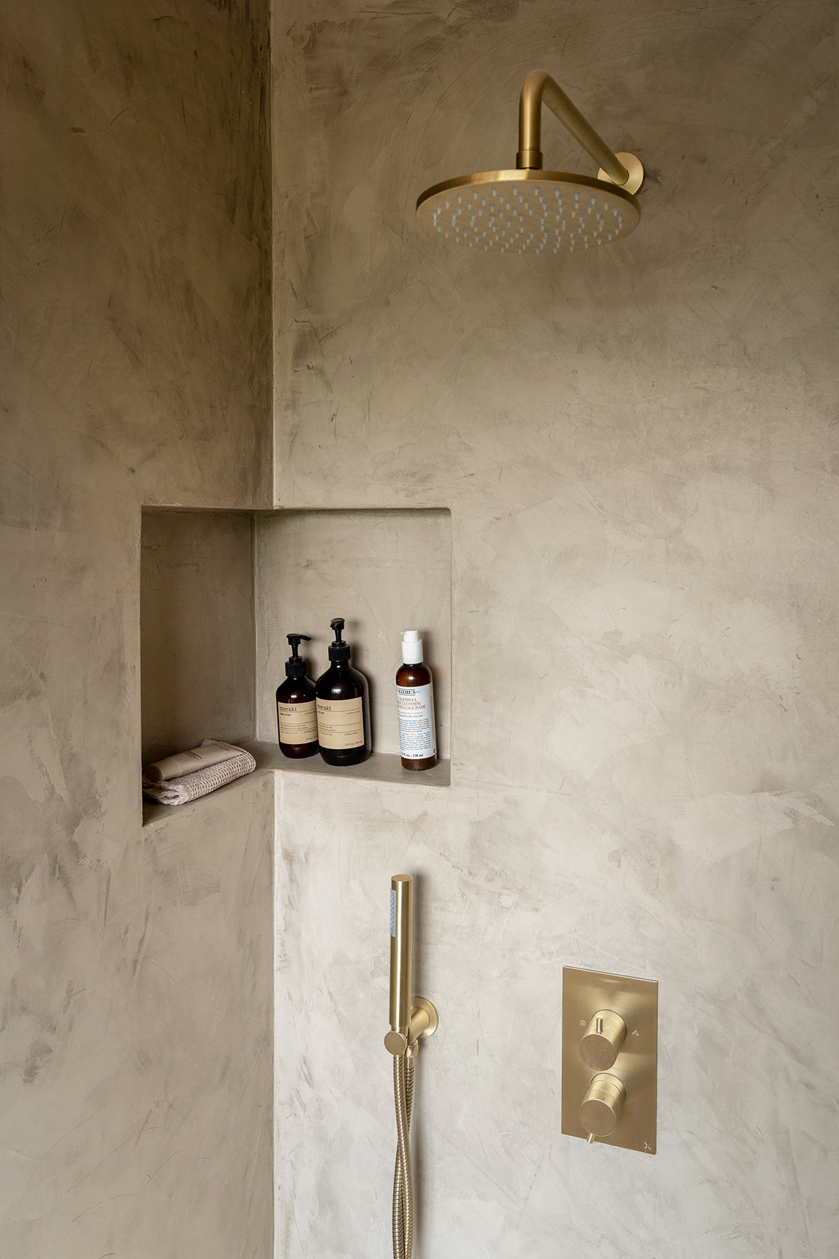 Beton cire badkamer - Tanja van Hoogdalem