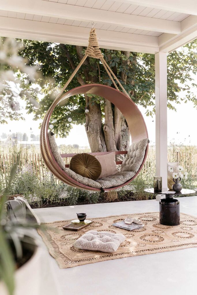DIY ronde hangstoel veranda - Tanja van Hoogdalem